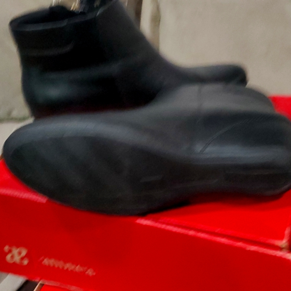 Black boots - Picture 4 of 4